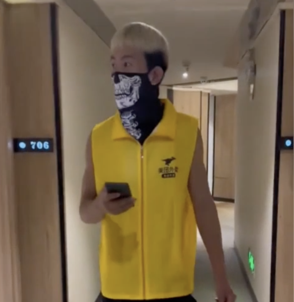酒店眼镜男深夜召唤俊熙 激烈上门服务中的深度缠绵