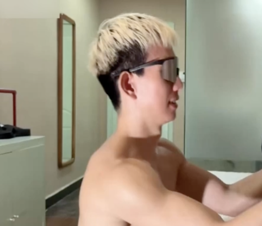 俊熙跪侍直男 后庭激烈结合下的强烈高潮